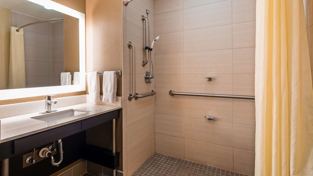 Best Western Plus University Inn Standard Room, 1 King Bed, Accessible, Non Smoking 4