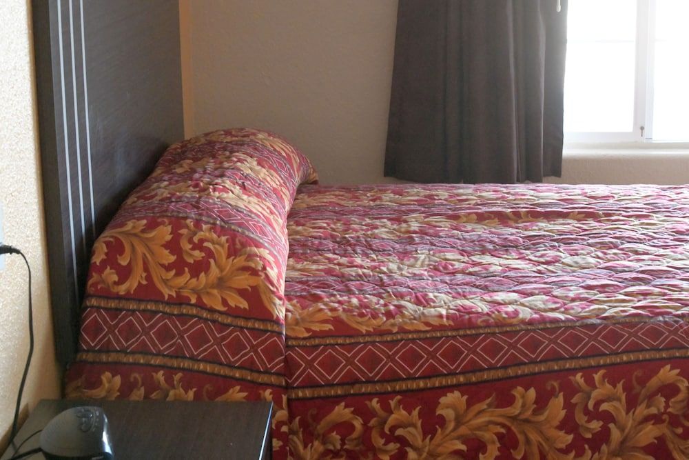 A-1 Budget Motel Standard Room, 2 Queen Beds 11