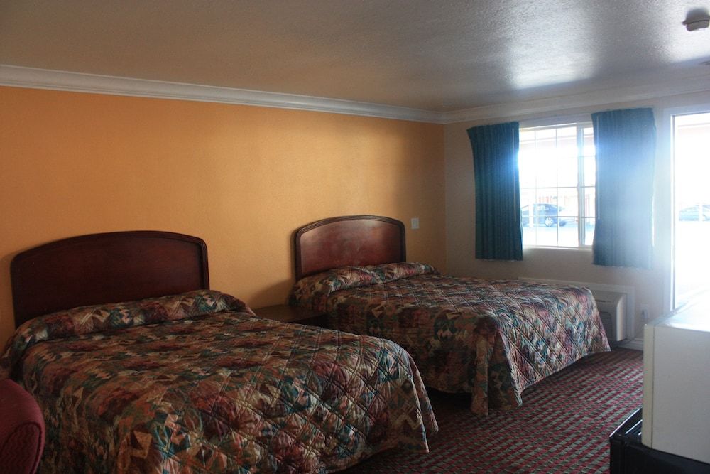 A-1 Budget Motel Standard Room, 2 Queen Beds 2