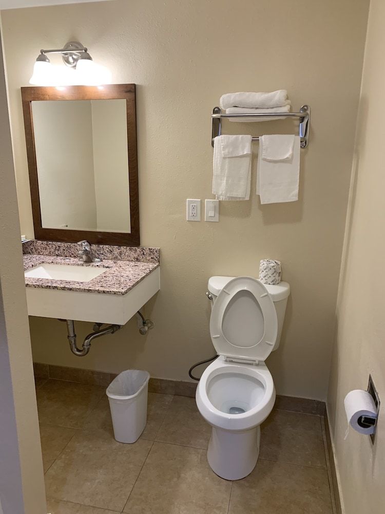 A-1 Budget Motel Standard Room, 2 Queen Beds 26