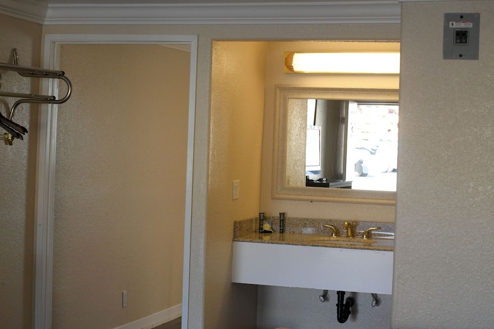 A-1 Budget Motel Standard Room, 1 Queen Bed 24