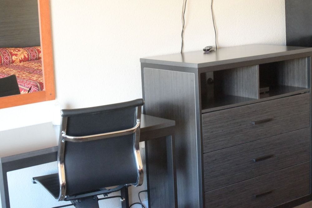 A-1 Budget Motel Standard Room, 2 Queen Beds 41