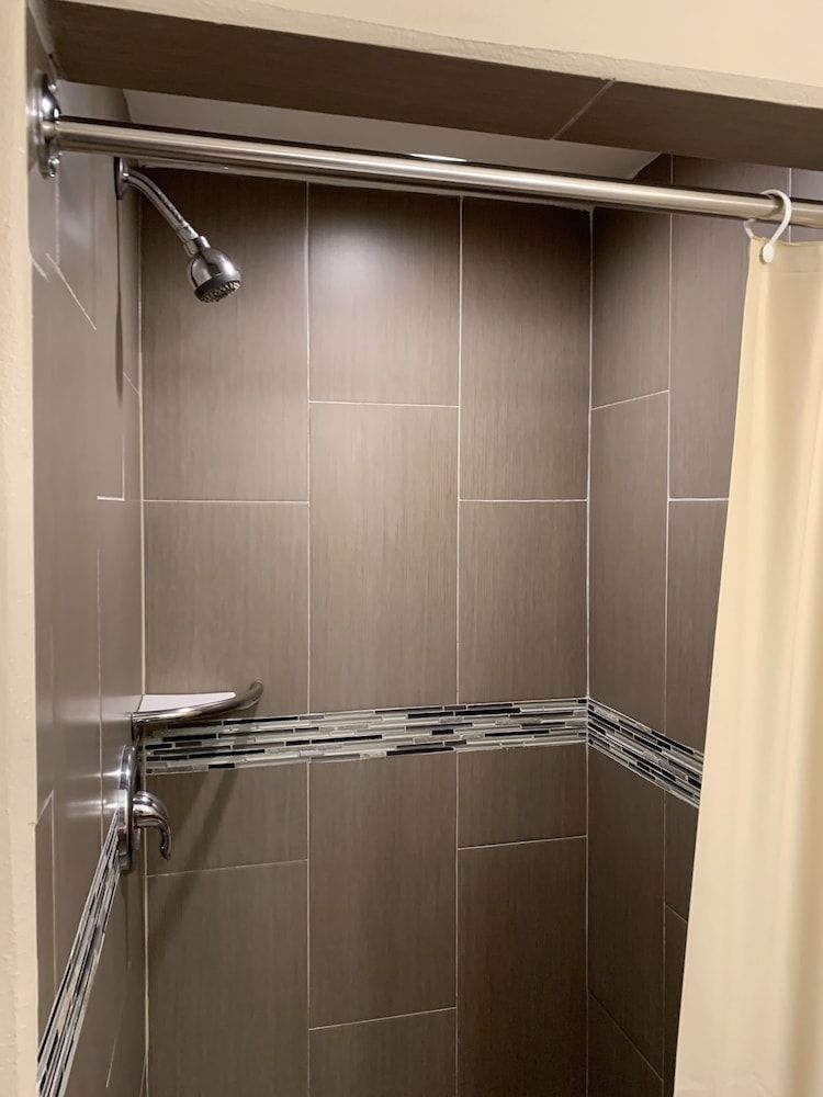 A-1 Budget Motel Standard Room, 2 Queen Beds 23