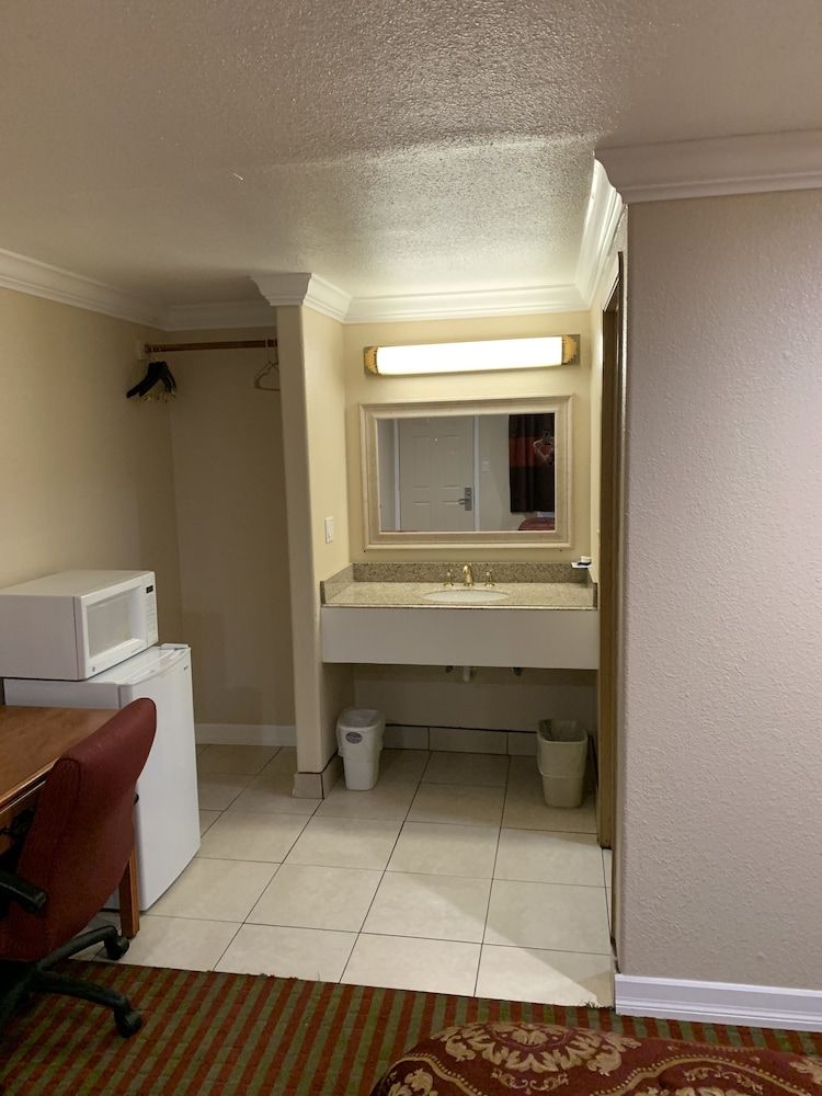 A-1 Budget Motel Standard Room, 1 Queen Bed 10