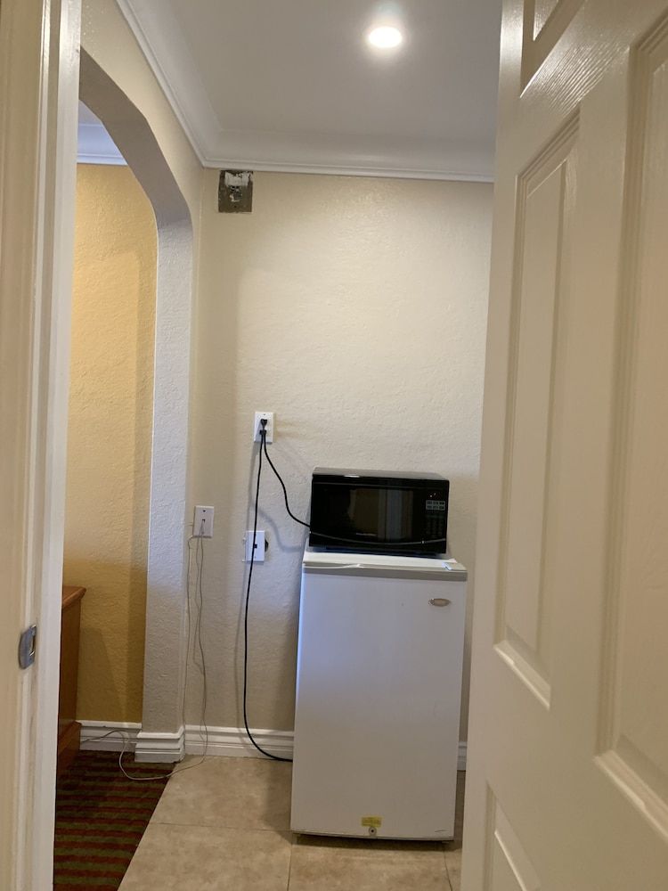 A-1 Budget Motel Standard Room, 1 Queen Bed 30