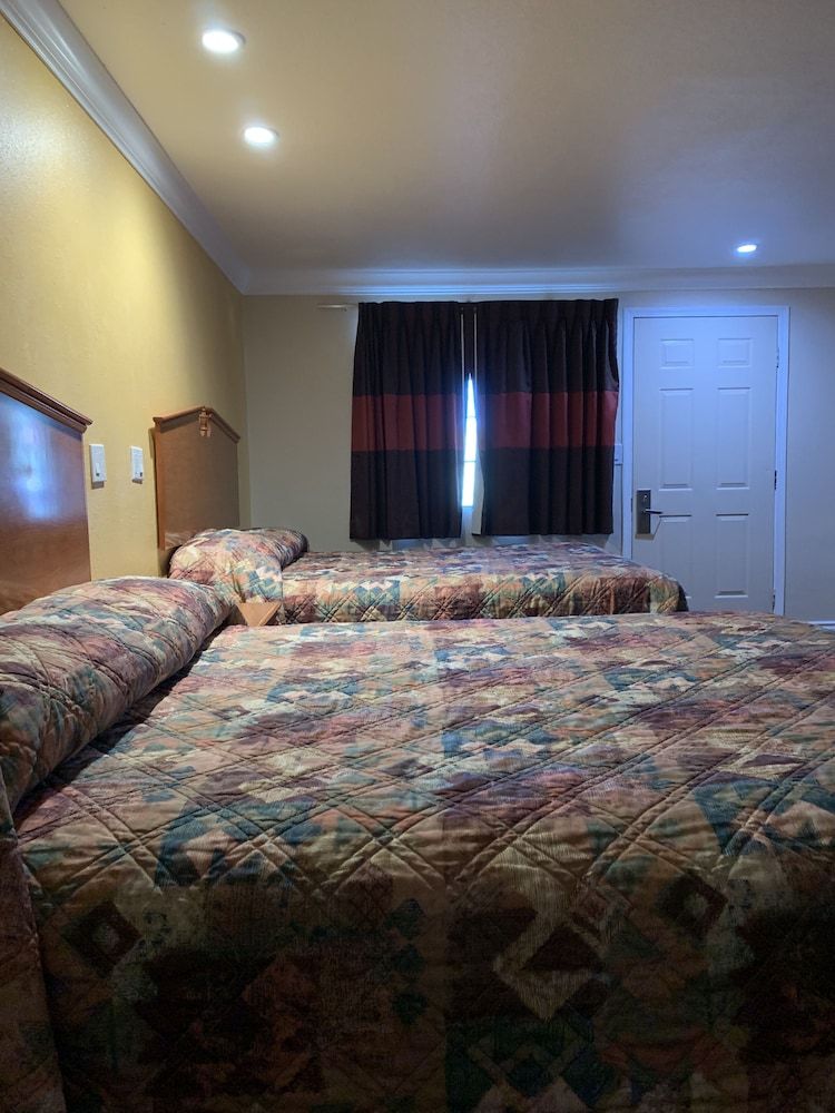 A-1 Budget Motel Standard Room, 2 Queen Beds 13