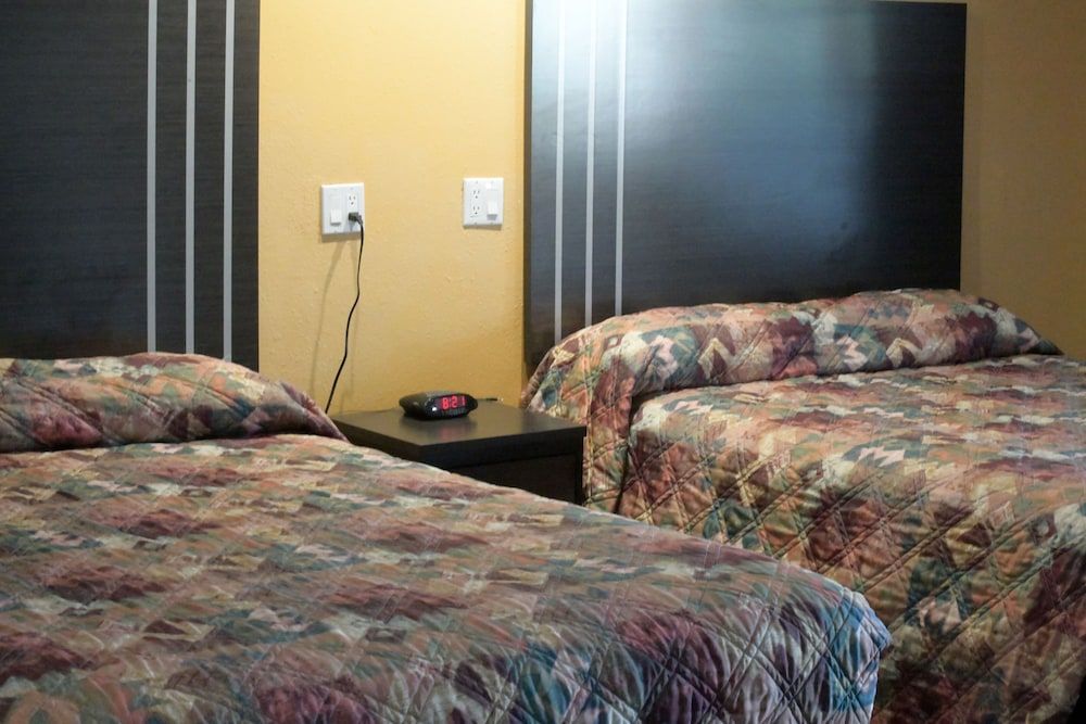 A-1 Budget Motel Standard Room, 2 Queen Beds 8