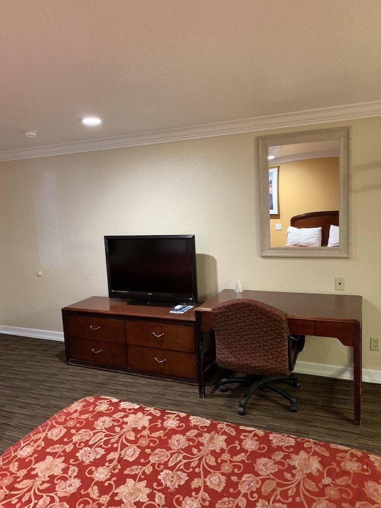 A-1 Budget Motel Standard Room, 2 Queen Beds 33