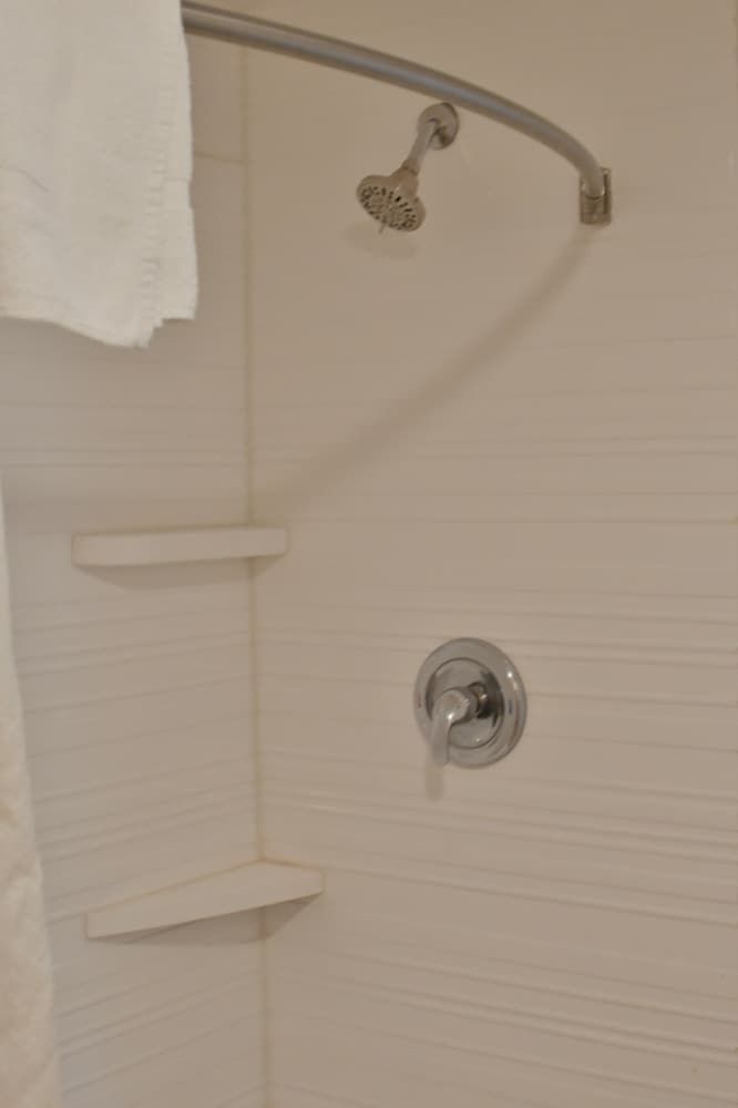 A-1 Budget Motel Standard Room, 2 Queen Beds 31