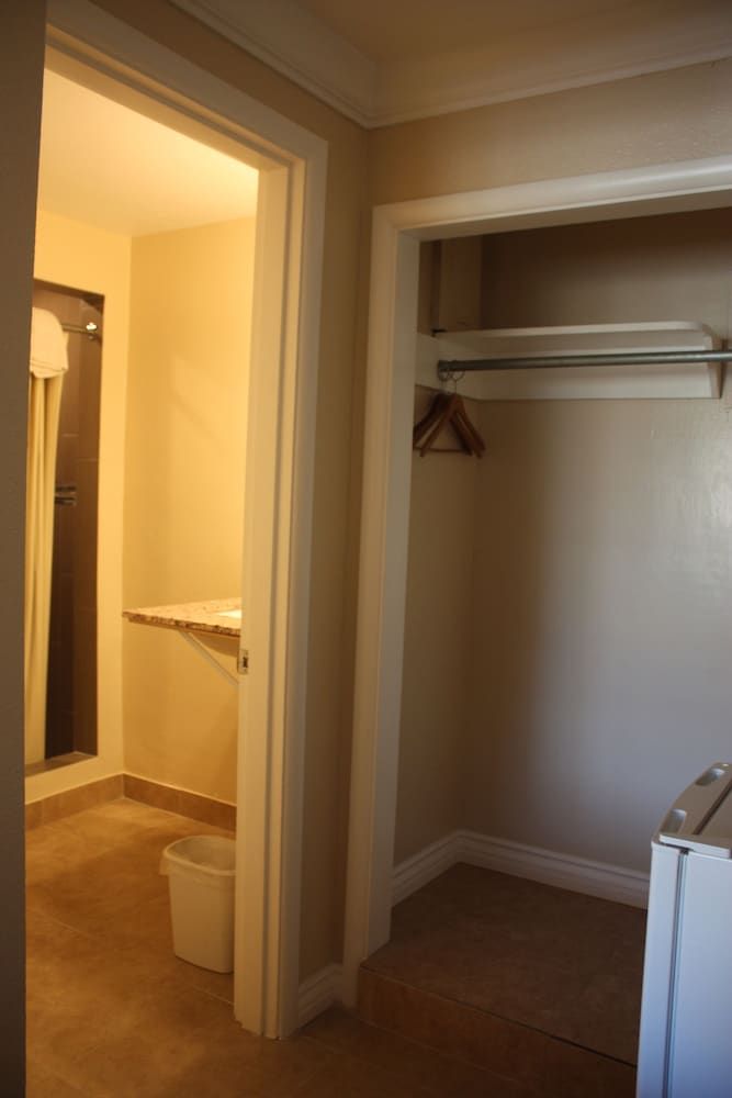 A-1 Budget Motel Standard Room, 1 King Bed 10