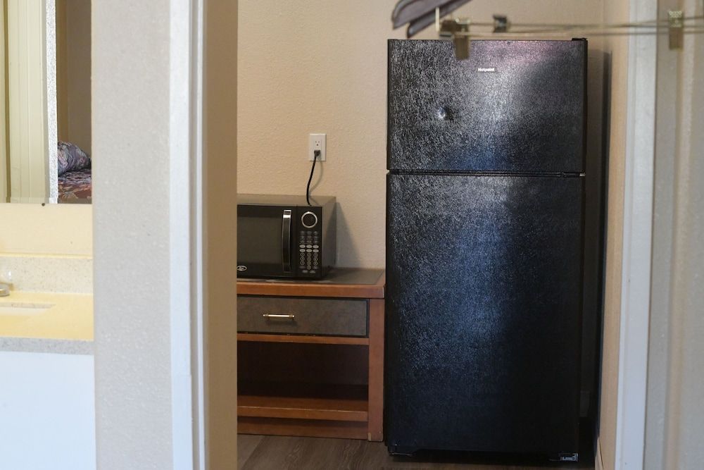 A-1 Budget Motel Standard Room, 2 Queen Beds 43