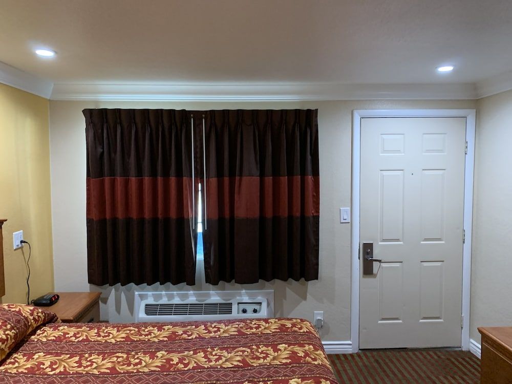 A-1 Budget Motel Standard Room, 1 King Bed 30