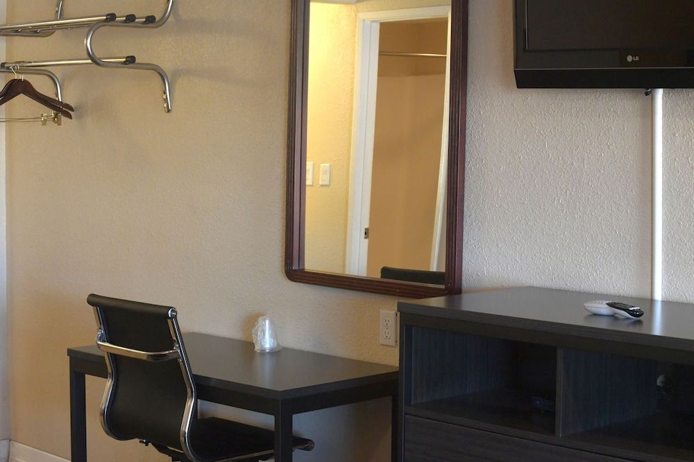 A-1 Budget Motel Standard Room, 2 Queen Beds 40