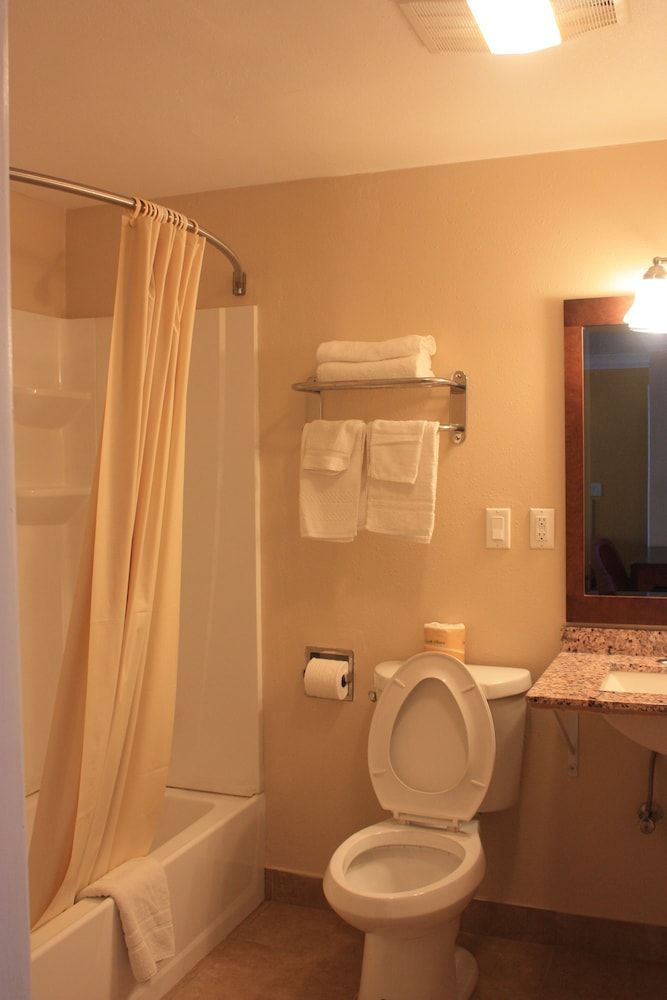 A-1 Budget Motel Standard Room, 2 Queen Beds 18