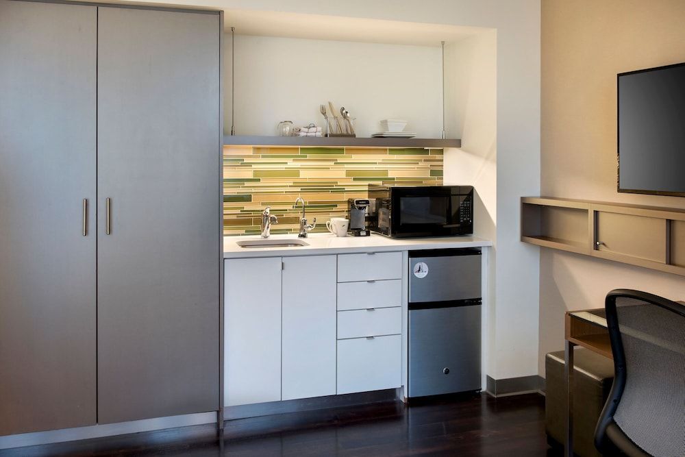 Element by Marriott, Boston Seaport District Traditional Room, 1 King Bed (Mobility Accessible, Roll-In Shower) 2