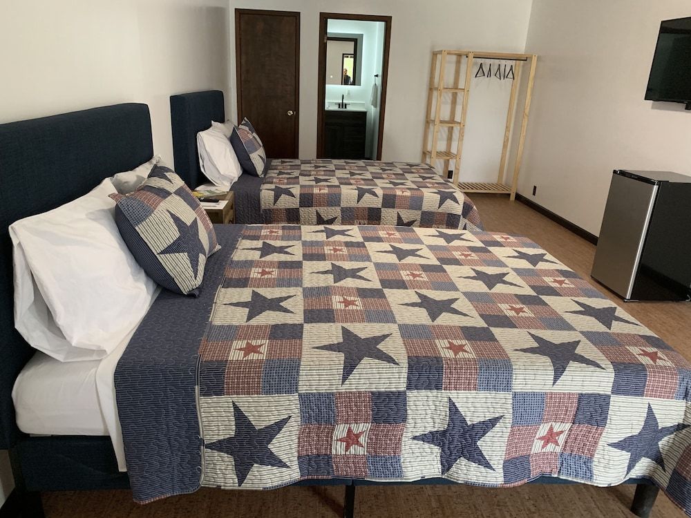 Big South Fork Lodge Standard Room, 2 Queen Beds 2