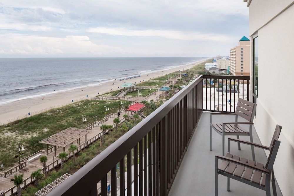 Studio Suite, 2 Queen Beds, Balcony, Oceanfront (Wet Bar)