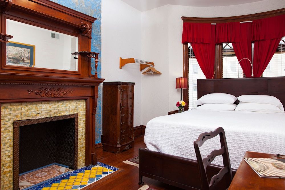 Room, 1 Queen Bed (301)