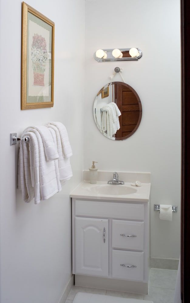 American Guest House Room, 1 Queen Bed (303) 3