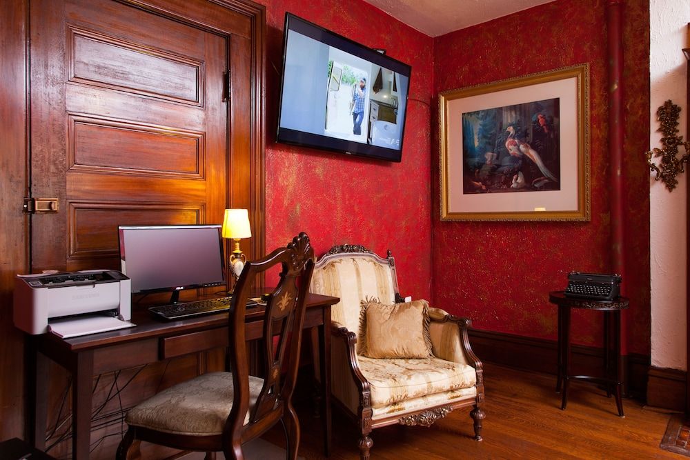 undefined American Guest House 10