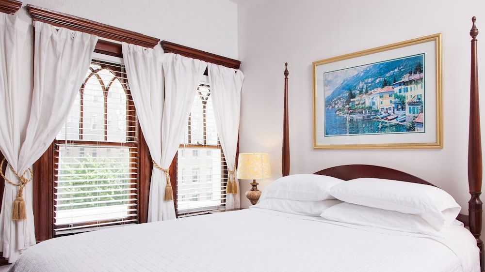 undefined American Guest House 3