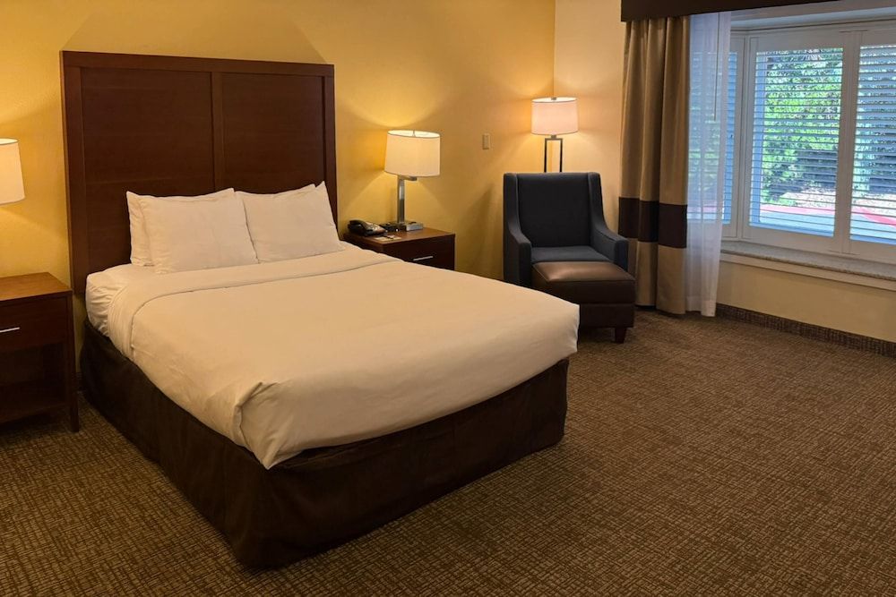 Comfort Inn Monterey Peninsula Airport Standard Room, 1 Queen Bed, Non Smoking 2