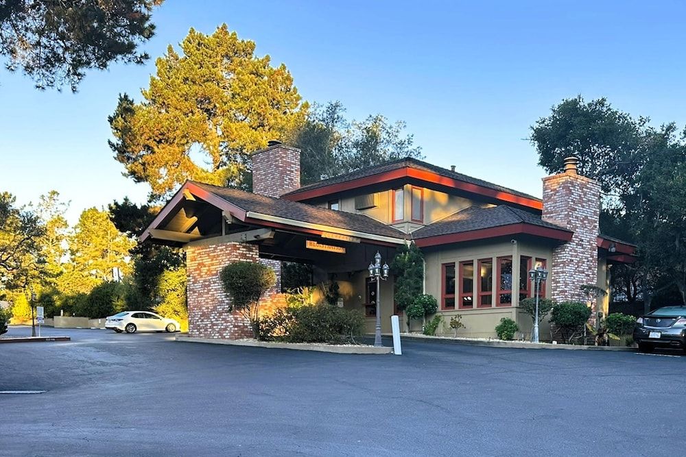 undefined Comfort Inn Monterey Peninsula Airport 5