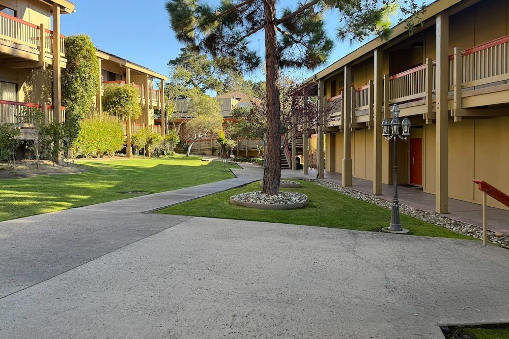 undefined Comfort Inn Monterey Peninsula Airport 3