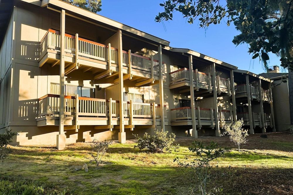 undefined Comfort Inn Monterey Peninsula Airport 4