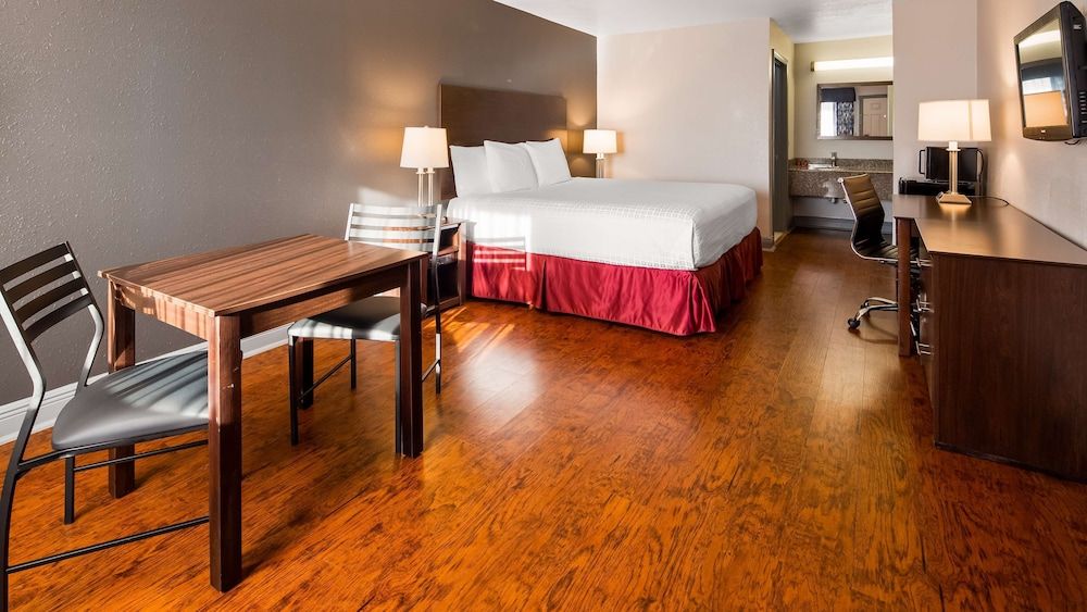 Suite, 1 King Bed, Non Smoking, Jetted Tub