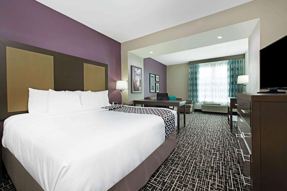Deluxe Suite, 1 King Bed, Non Smoking