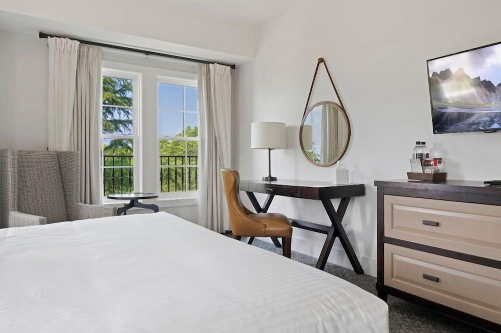 Deluxe Room, 1 King Bed