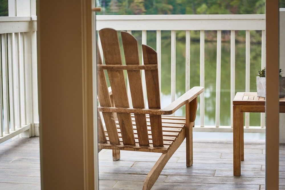 Foxhall Resort Deluxe Room, Lake View 5