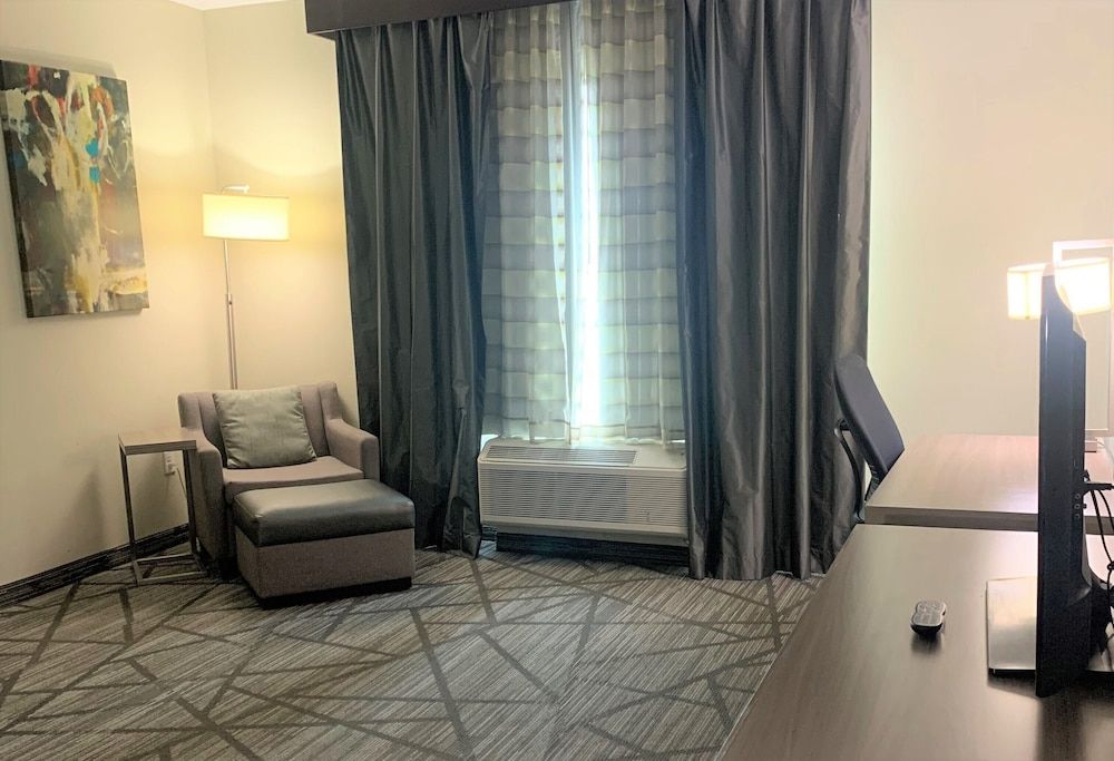 Comfort Inn & Suites Houston I-45 North - IAH Room, 2 Queen Beds, Accessible, Non Smoking 3