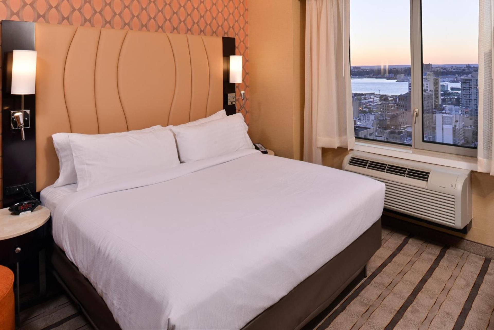 1 King Bed Standard City View