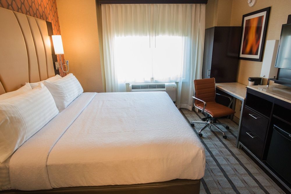 undefined Holiday Inn New York City - Times Square by IHG 9