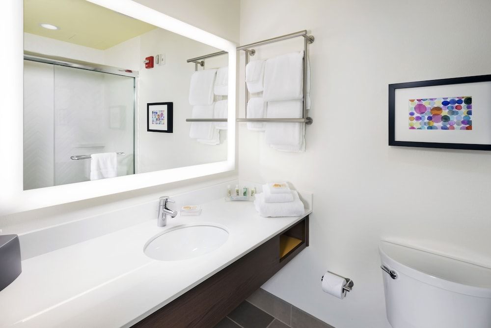 Suite, 1 King Bed, Accessible, Non Smoking (Communications)