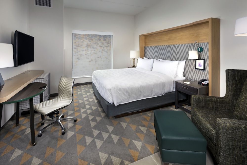 Standard Room, 1 King Bed (Walk-In Shower)