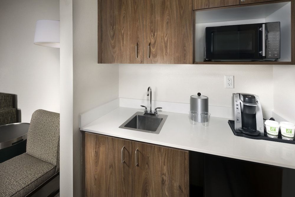 Suite, 1 King Bed, Accessible, Non Smoking (Communications)