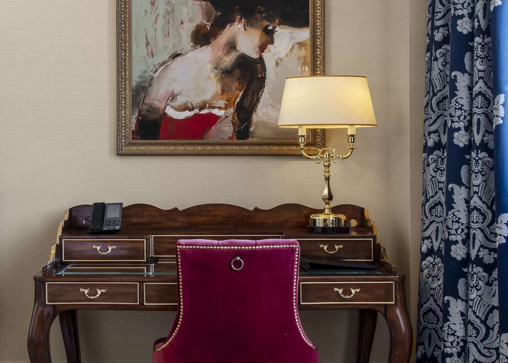 Waldorf Astoria Washington DC Deluxe Room, 1 King Bed, Accessible (Mobility & Hearing, Roll-In Shower) 4