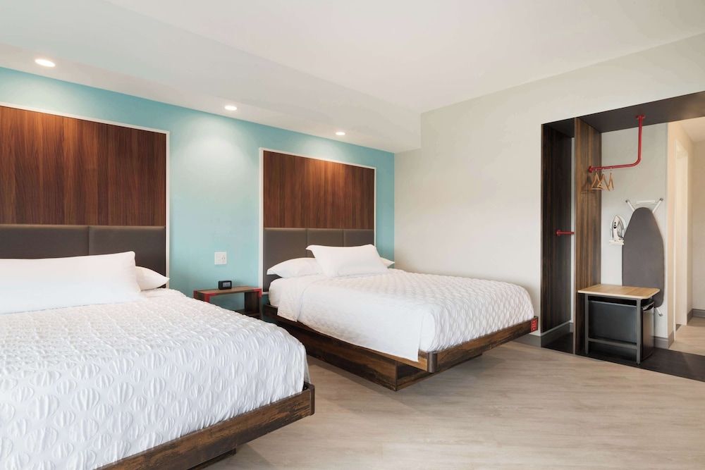Room, 2 Queen Beds, Accessible, Non Smoking (Hearing, Roll-in Shower)