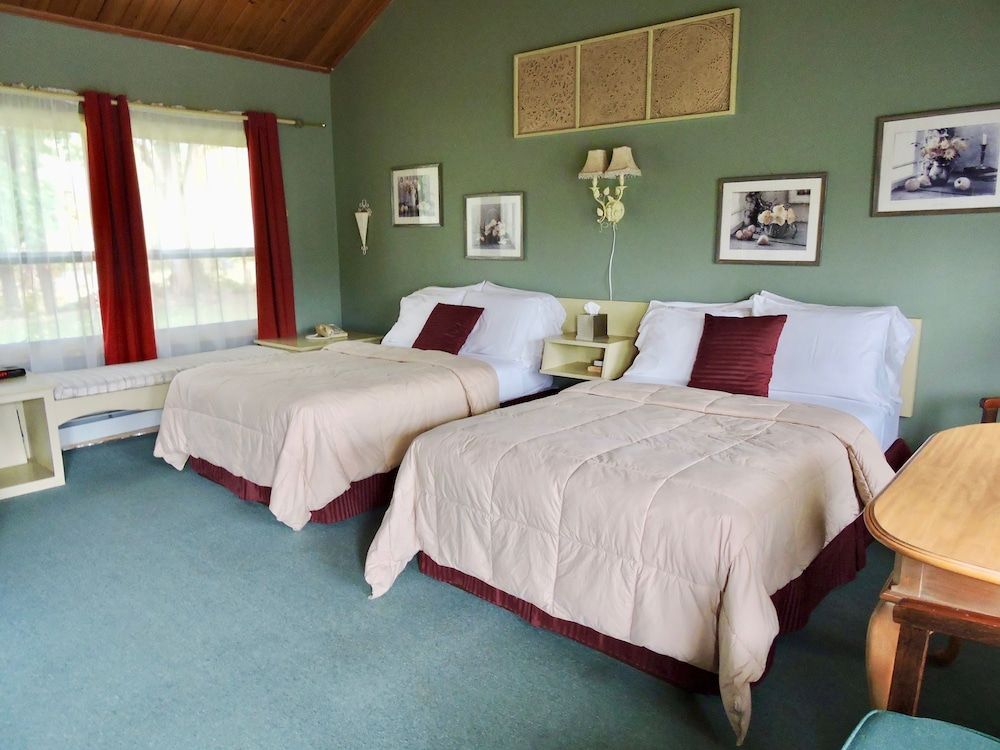 Vinehurst Inn And Suites Standard Room, 2 Double Beds 9