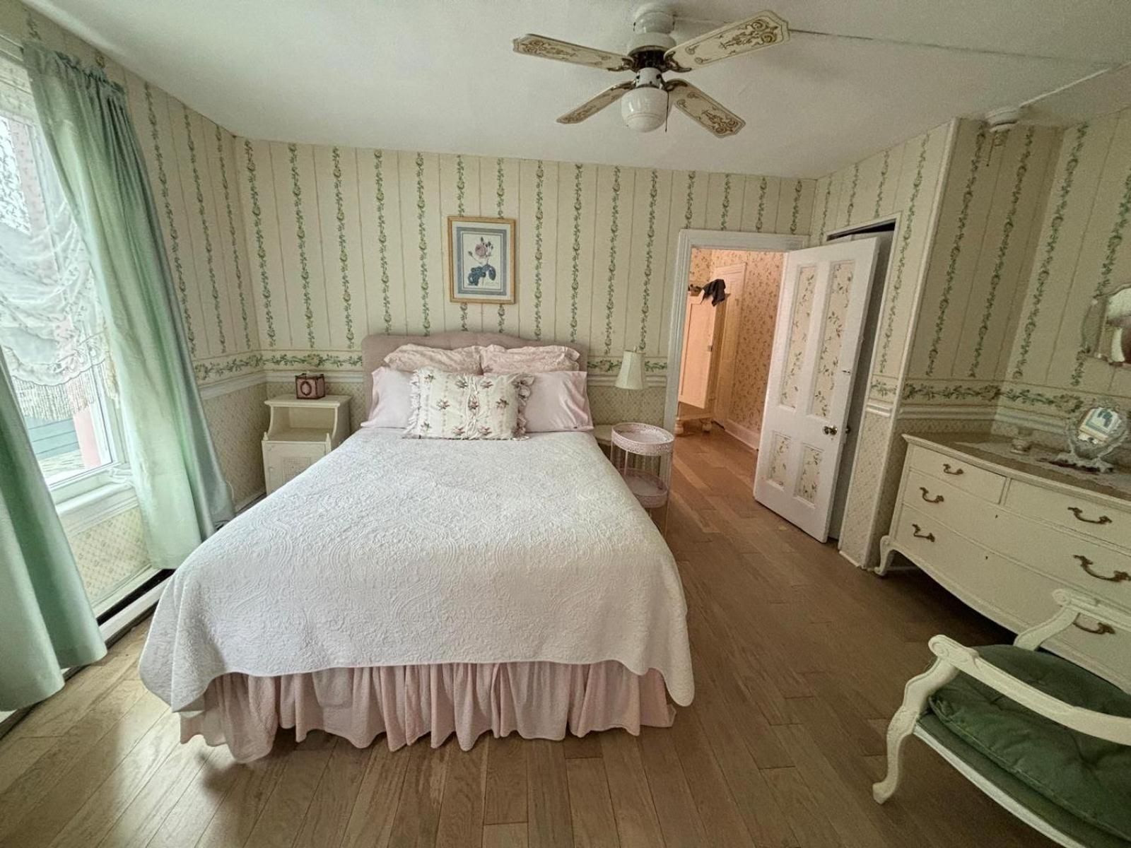 Queen Suite