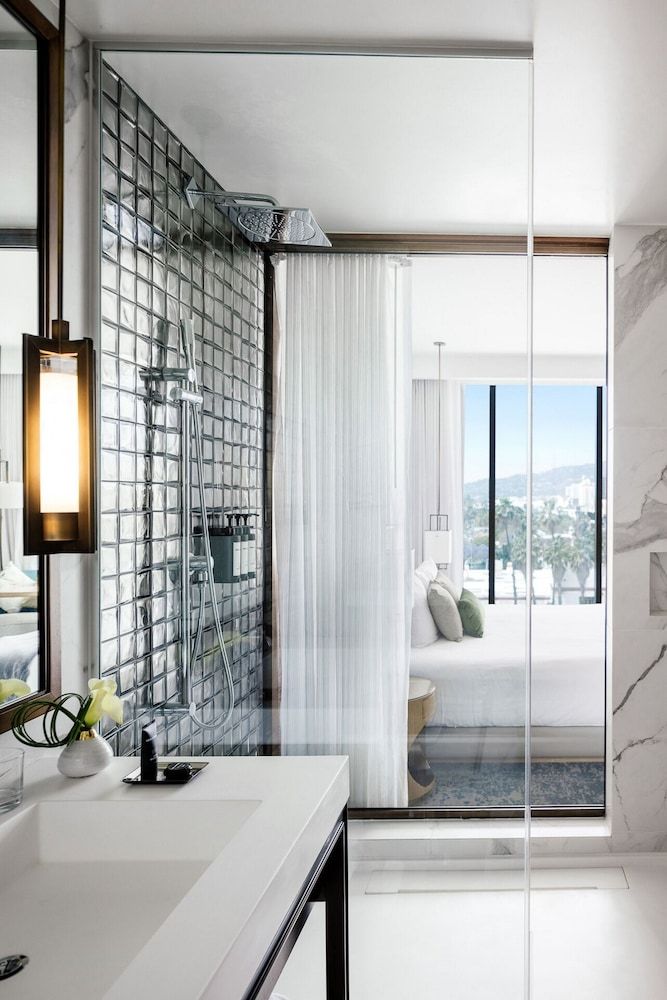 Dream Hollywood, by Hyatt Room, 1 King Bed, Balcony (Bronze) 6