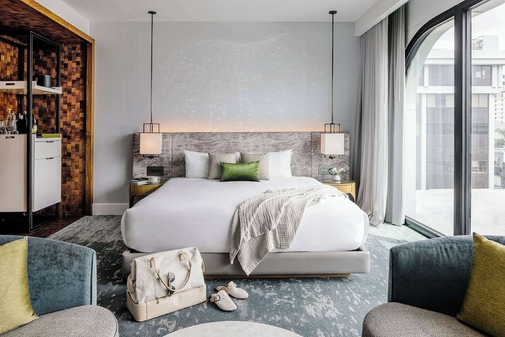 Dream Hollywood, by Hyatt Room, 1 King Bed, Balcony (Bronze) 2