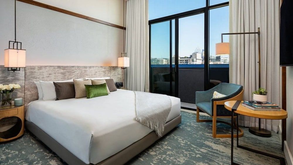 Dream Hollywood, by Hyatt Room, 1 King Bed, Balcony (Bronze)