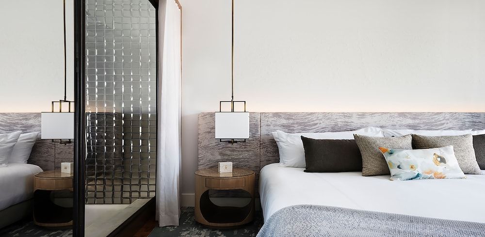 Dream Hollywood, by Hyatt Room, 1 King Bed, Balcony (Bronze) 4