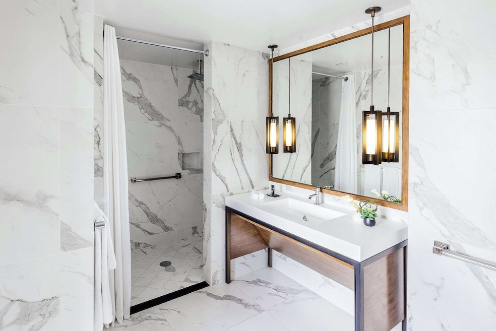 Dream Hollywood, by Hyatt Room, 1 King Bed, Balcony (Bronze) 7