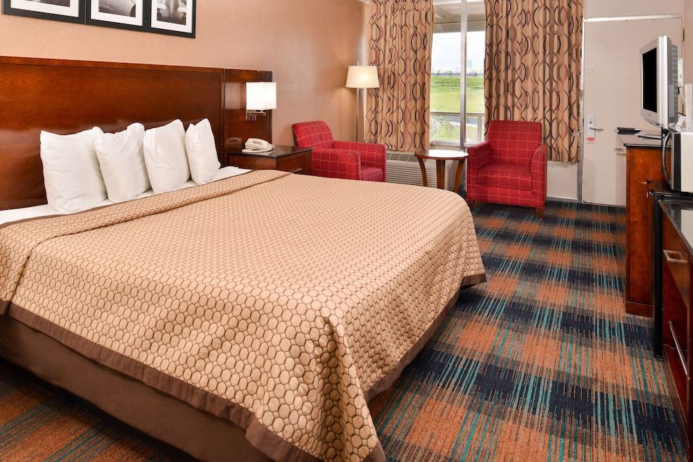 Americas Best Value Inn Augusta Historic Downtown Room, 1 King Bed, Non Smoking 3