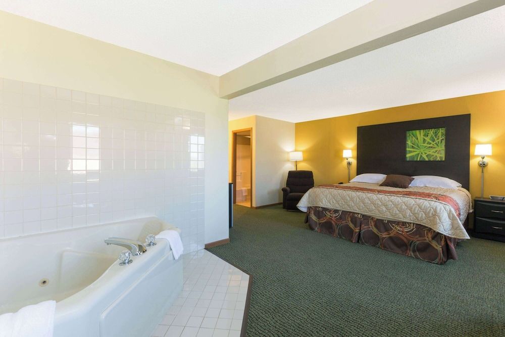 Deluxe Studio Suite, 1 King Bed, Non Smoking